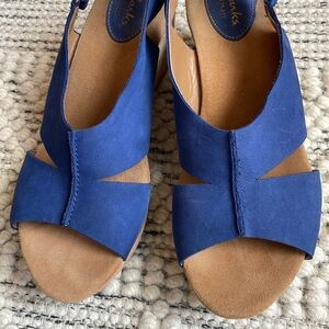 Clarks Caslynn Lizzie Wedge Sandals Blue Suede Slingback Women’s Sz 9
